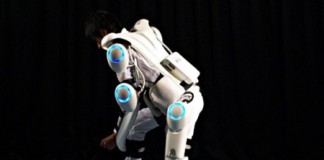 робот-экзоскелет