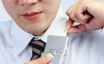 Японские производители выпустили миниатюрный утюг для брюк мини пресс