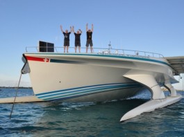 Рекорд плаванья на солнечной батареи корабль