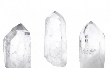 Революционные кристаллы памяти могут хранить данные практически вечно кристаллы памяти