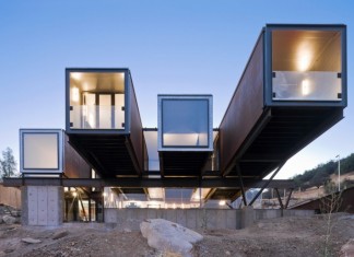 Дом Caterpillar построен из грузовых контейнеров caterpillar_house