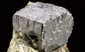 Ключ к дешевой солнечной энергии был обнаружен более 150 лет назад минерал перовскит