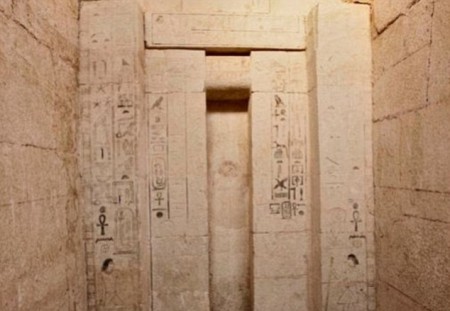 могила древнеегипетского жреца 