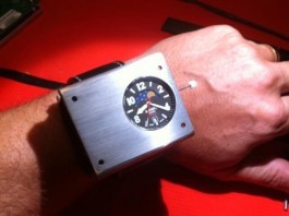 Наручные атомные часы