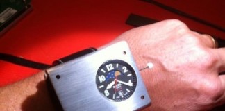 Наручные атомные часы