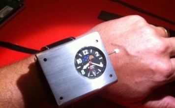 Наручные атомные часы