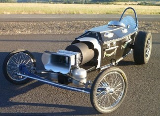 Реактивный автомобиль-гроб достигает 100 км/ч за 9 секунд автомобиль-гроб