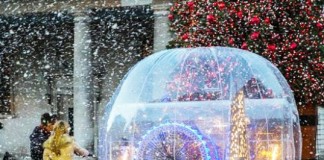 Снежный шар из ЛЕГО.