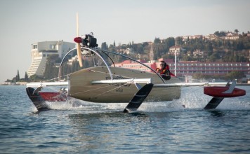 Высокоскоростная моторная лодка на основе самолета моторная лодка