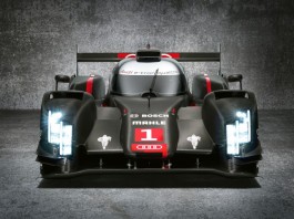 Новый Audi R18 e-tron quattro в лучах лазеров Новый Audi R18 e-tron quattro
