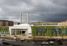 Urbanarbolismo представили вертикальный сад из 33 000 растений Urbanarbolismo