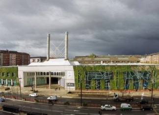 Urbanarbolismo представили вертикальный сад из 33 000 растений Urbanarbolismo