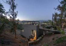 Дом с парковкой