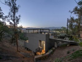 Дом с парковкой