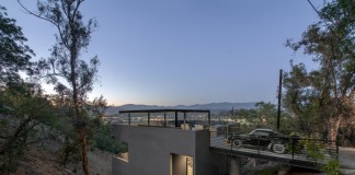 Дом с парковкой