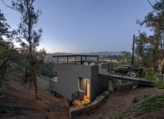 Дом с парковкой