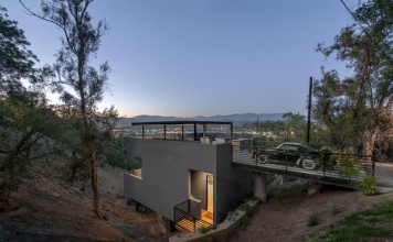 Дом с парковкой