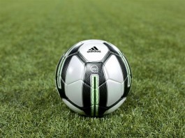 Adidas miCoach Smart Ball создает отчет об игре Adidas miCoach Smart Ball