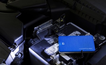 JunoJumpr: портативный прикуриватель и аккумулятор в одном устройстве junojumpr