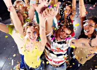 Как провести праздники в кругу коллег?