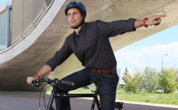 Intelligent Blinker — браслет, который помогает велосипедистам обозначить свои манёвры intelligentblinker