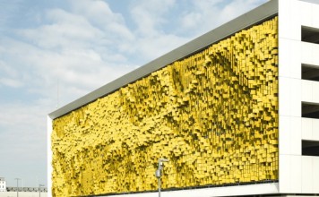 В Индианаполисе фасад здания Urbana меняет свою расцветку (Фоторепортаж) парковка-камуфляж