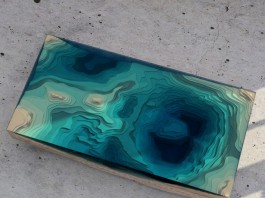 Журнальный столик показывает глубины океана abyss