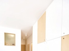 Небольшая парижская квартира максимизирует пространство умным внутренним расположением убранства lat_in_paris