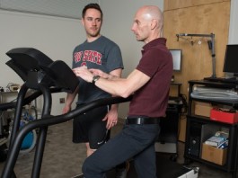 Автоматизированная беговая дорожка приспосабливается к скорости бега ее пользователя automated-treadmill