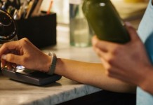 Jawbone добавляет мобильные возможности бумажника к новому трекеру для фитнеса UP4 jawbone-up4