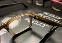 Очки AdlensFocuss переключают фокус путём поворота дисков adlensfocuss