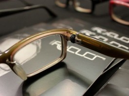 Очки AdlensFocuss переключают фокус путём поворота дисков adlensfocuss