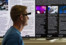 Система двигает текст в зависимости от скорости чтения пользователя