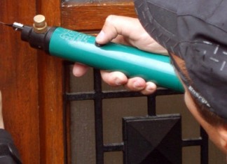 Помощь слесаря не помешает!