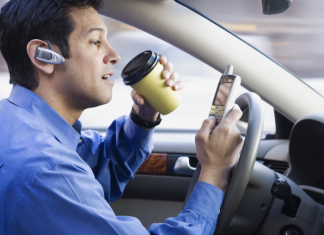 Разговоры по телефону во время вождения
