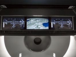 SpaceX показывает интерьер капсулы Crew Dragon (видео)