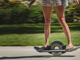 Hoverboard покоряет улицы на одном колесе