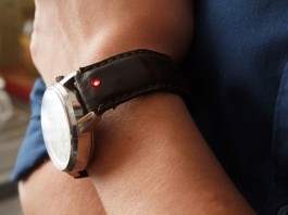 «Уникальный» ремень ручной работы добавляет «умные» опции к любым часам