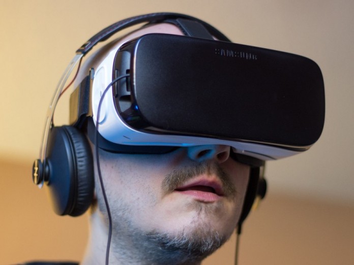 Samsung запустил серийное производство очков виртуальной реальности