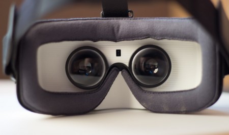 Samsung запустил серийное производство очков виртуальной реальности