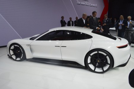 Porsche представил новый спортивный электро-кар