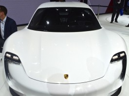 Porsche представил новый спортивный электро-кар