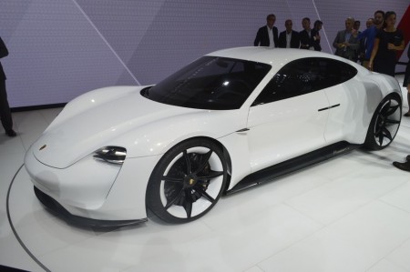 Porsche представил новый спортивный электро-кар