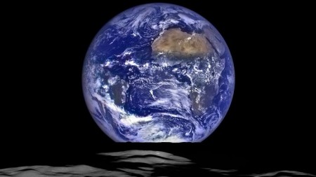 NASA показало восход Земли с Луны