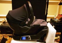 4momsвыпускает роботизированное автокресло