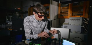 Создан "резиновый" лазерный материал