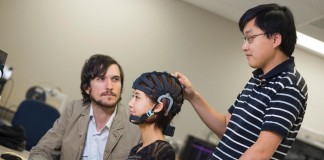 Разработан шлем, который научит управлять механизмами силой мысли