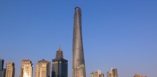 В Шанхае построена огромная "зеленая" башня
