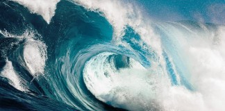 Ученые создали систему оповещения о волнах-убийцах