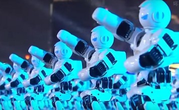 В Китае станцевали более 500 роботов